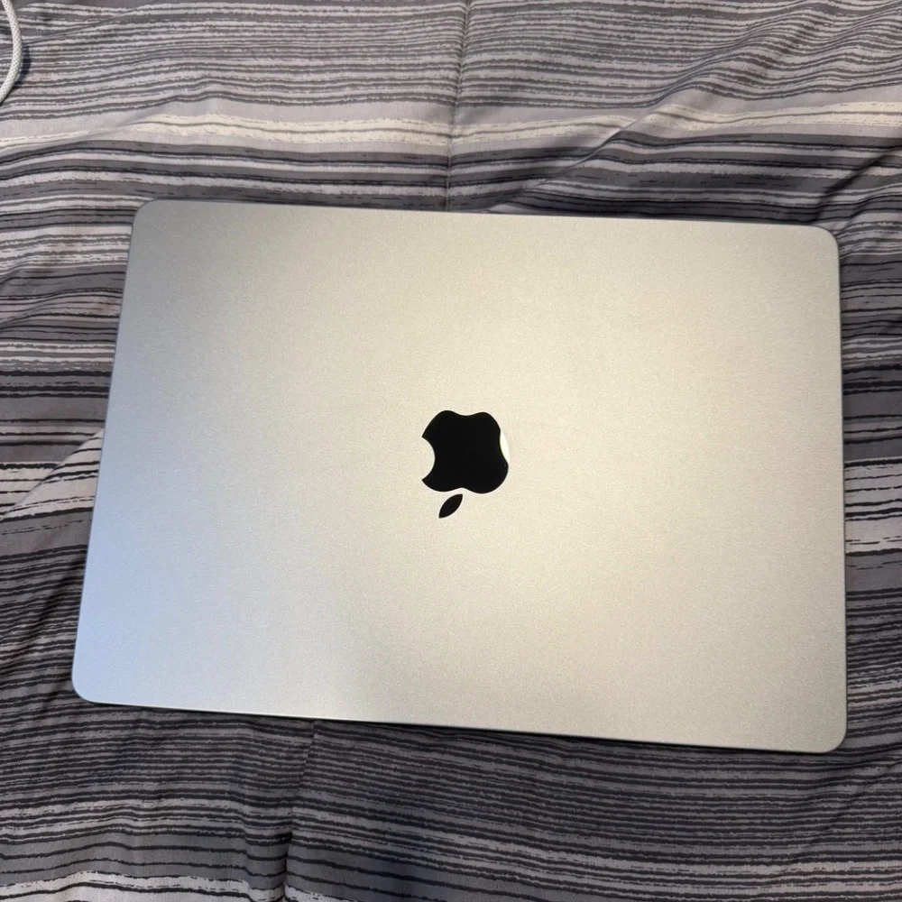 MacBook Air M3(2024)